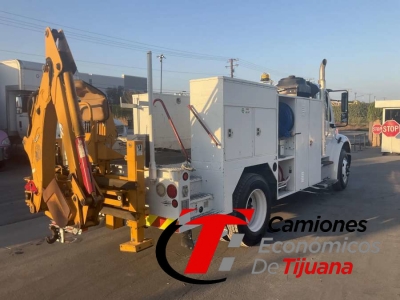 2017 FREIGHTLINER CAMION DE SERVICIO CON RETROEXCAVADORA INTEGRADA