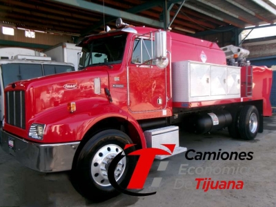 2003 PETERBILT 330 CAMION ORQUESTA DE COMBUSTIBLES Y LUBRICANTES