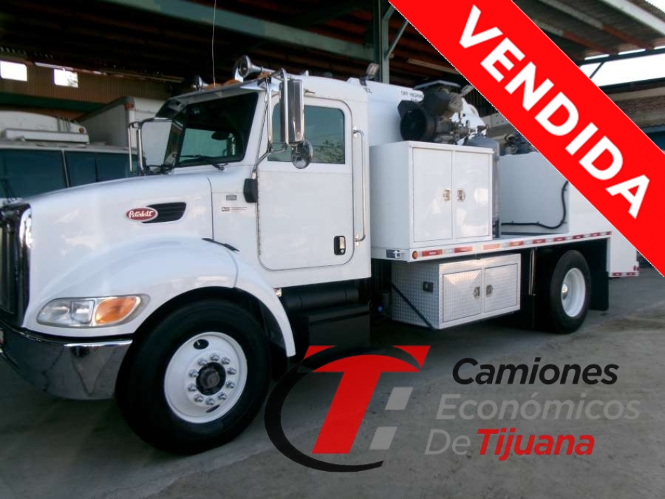 2007 PETERBILT 335 CAMION ORQUESTA DE COMBUSTIBLES Y LUBRICANTES 