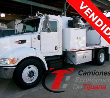 2007 PETERBILT 335 CAMION ORQUESTA DE COMBUSTIBLES Y LUBRICANTES 