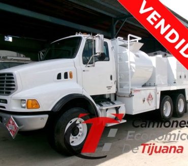 2005 STERLING LT9500 CAMION ORQUESTA DE COOMBUSTIBLES Y LUBRCANTES 