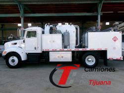 2007 PETERBILT 335 CAMION ORQUESTA DE COMBUSTIBLES Y LUBRICANTES b