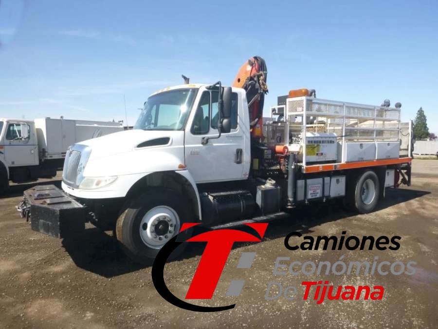 2007 INTERNATIONAL 4400 GRUA HIAB