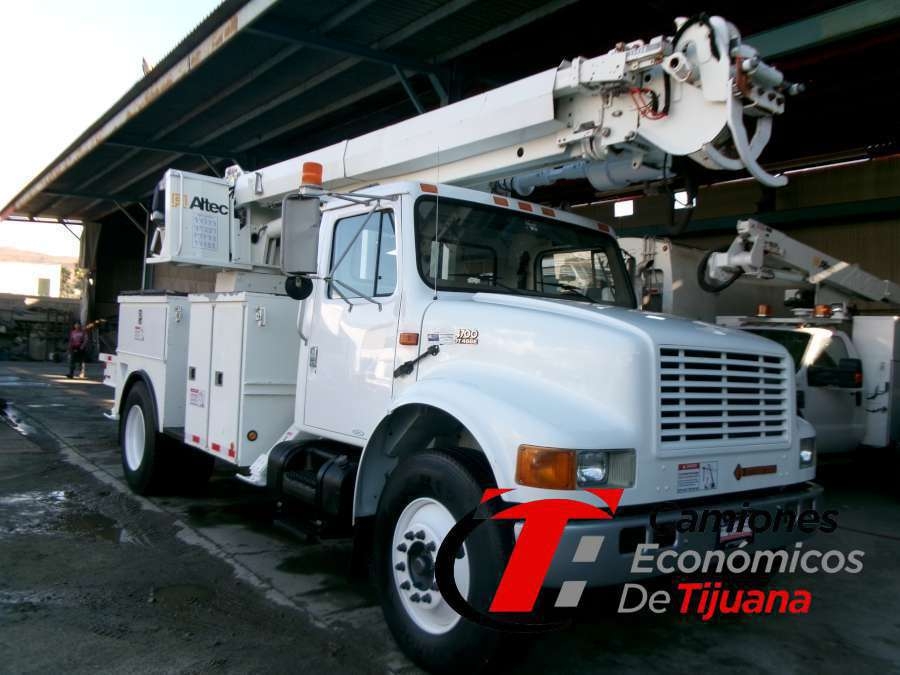 2001 INTERNATIONAL 4700 CAMION BARRENADOR