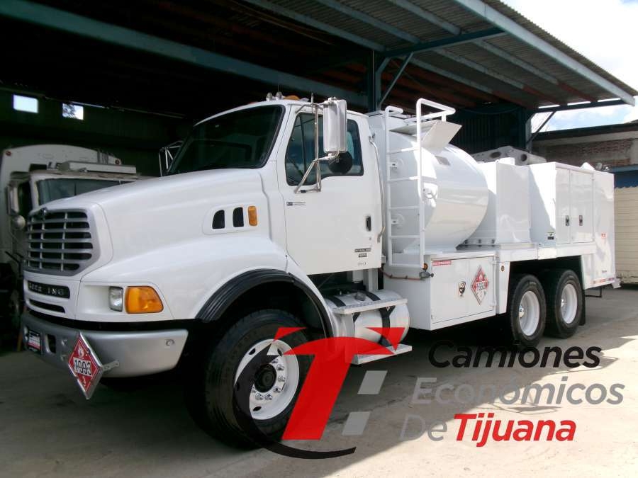 2005 STERLING LT9500 CAMION ORQUESTA DE COOMBUSTIBLES Y LUBRCANTES